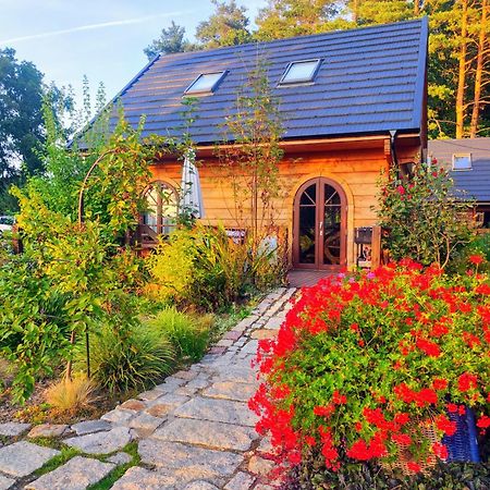 Woodorf Drewnem Uslane - Domki Z Bala Nad Rzeka Slupia Wsrod Pol I Lasow Z Chata Grillowa, Ogniskiem I Placami Zabaw Dla Dzieci Ustka Exterior foto