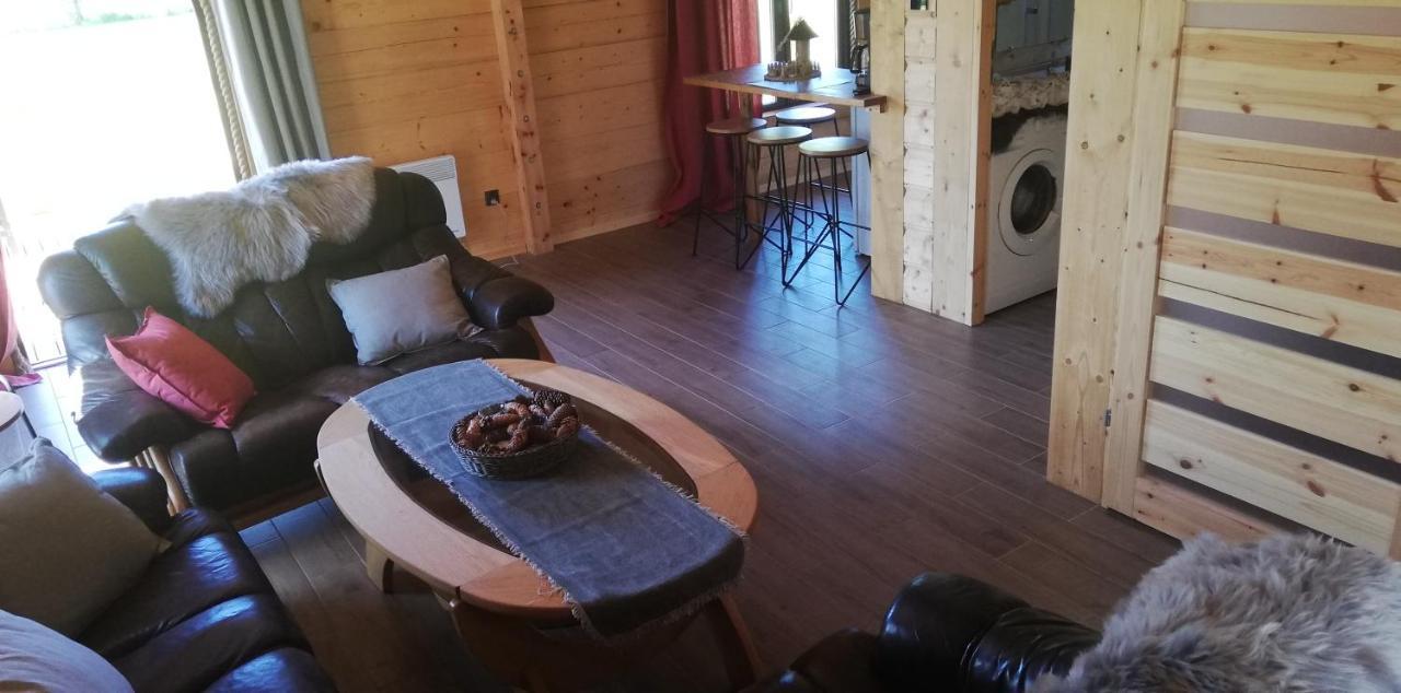Woodorf Drewnem Uslane - Domki Z Bala Nad Rzeka Slupia Wsrod Pol I Lasow Z Chata Grillowa, Ogniskiem I Placami Zabaw Dla Dzieci Ustka Exterior foto
