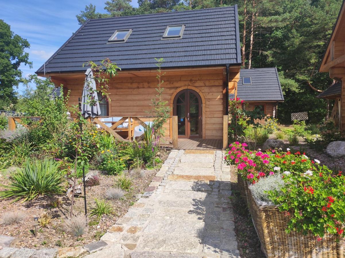 Woodorf Drewnem Uslane - Domki Z Bala Nad Rzeka Slupia Wsrod Pol I Lasow Z Chata Grillowa, Ogniskiem I Placami Zabaw Dla Dzieci Ustka Exterior foto