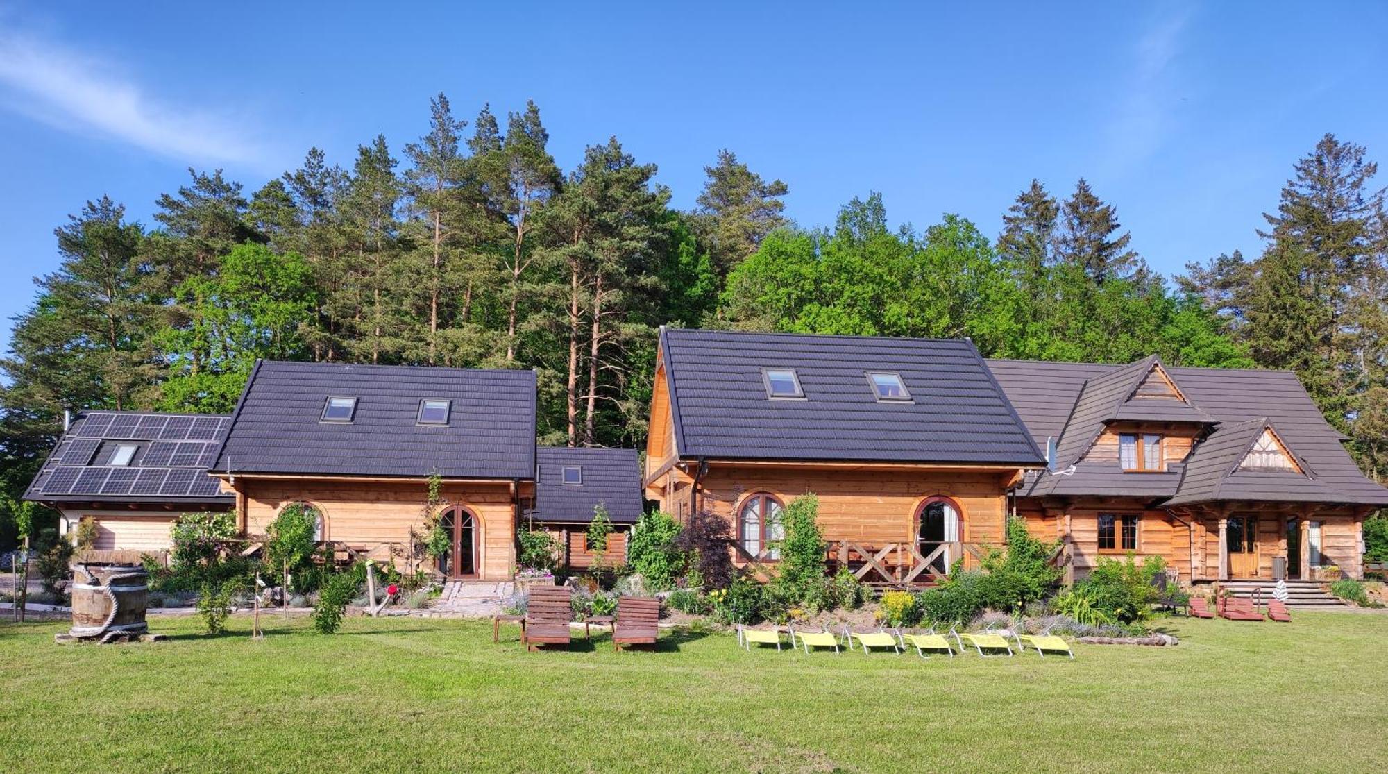 Woodorf Drewnem Uslane - Domki Z Bala Nad Rzeka Slupia Wsrod Pol I Lasow Z Chata Grillowa, Ogniskiem I Placami Zabaw Dla Dzieci Ustka Exterior foto